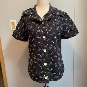Hot Topic skeleton button shirt size small